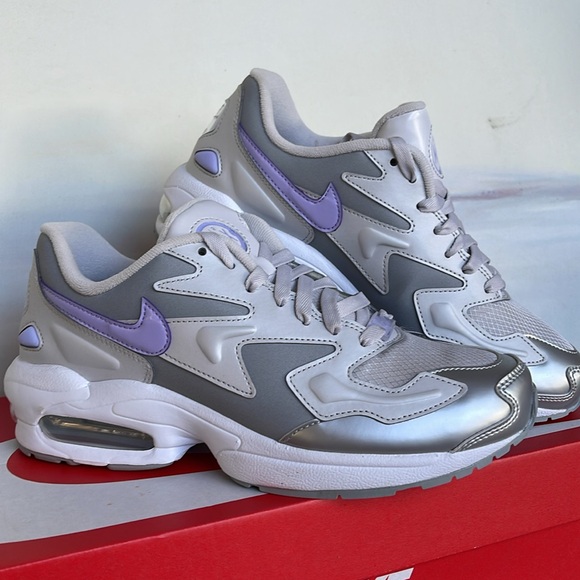 NIKE WMNS AIR MAX2 LIGHT SE
VAST GREY/PURPLE AGATE
Sneakers Athletic 
CJ7981 001 - Picture 7 of 16